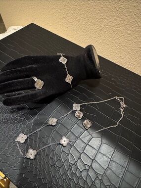 Clover VCA Style Silver Color Necklace Bracelet Earrings & adjustable ring set